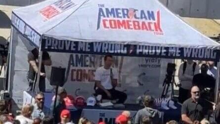 ארה"ב צ'רלי קירק שנייה לפני ש נורה