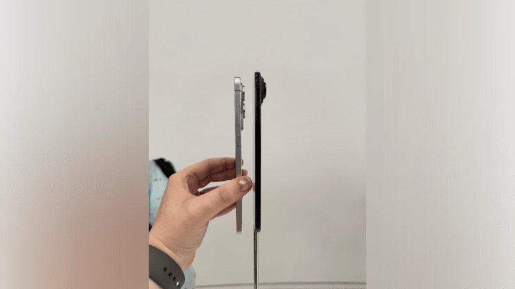 מימין: אייפון 17 אייר, משמאל: גלקסי S25 אדג' (דניאלה גינזבורג) מימין: אייפון 17 אייר, משמאל: גלקסי S25 אדג'