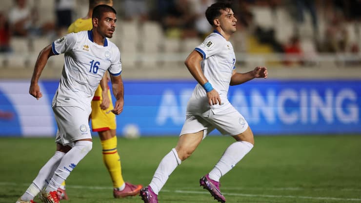 בדרך לישראל. לויזו (REUTERS/Yiannis Kourtoglou) שחקן נבחרת קפריסין לויזוס לויזו