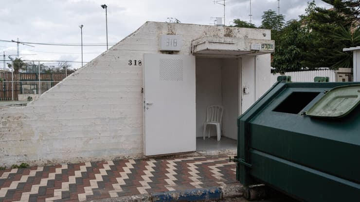 מקלט ציבורי. האם זה עדיף על ממ"ד? (צילום: ArieStudio, Shutterstock) מקלט ציבורי. האם זה עדיף על ממ"ד?