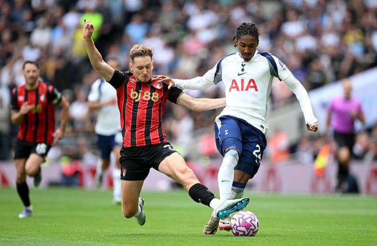 שחקן טוטנהאם ג'ד ספנס מול שחקן בורנמות' דייויד ברוקס