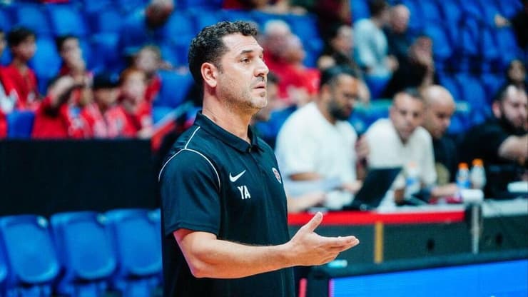 "צריכים לשחק כמו מקצוענים". אלון (צילום: שלו שלום) אלון