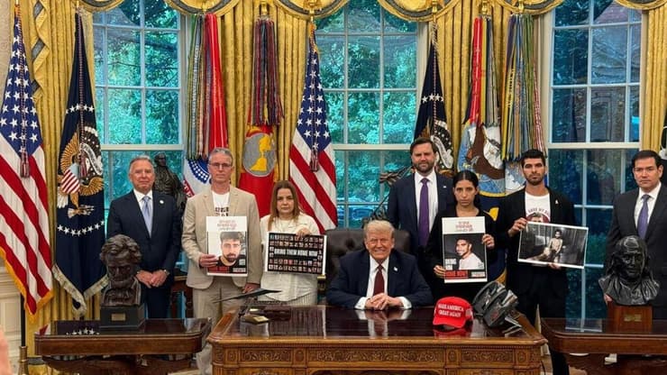 שורדי השבי ומשפחות חטופים נפגשו עם הנשיא טראמפ ובכירי הממשל האמריקאי