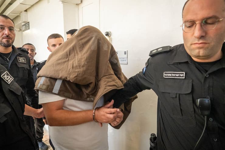 הארכת מעצר לקצינים החשודים בהעברת מידע רגש למשפחת פשע