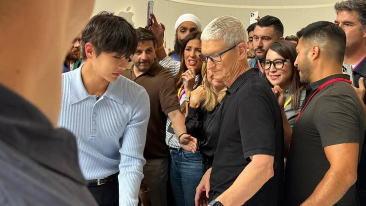 מנכ"ל אפל, טים קוק, באירוע ההשקה של האייפון 17 (דניאלה גינזבורג) מנכ"ל אפל, טים קוק, באירוע ההשקה של האייפון 17