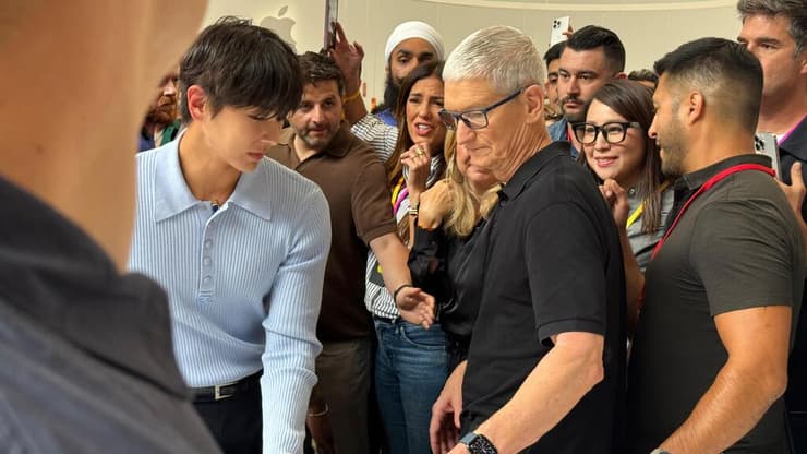 מנכ"ל אפל, טים קוק, באירוע ההשקה של האייפון 17 (דניאלה גינזבורג) מנכ"ל אפל, טים קוק, באירוע ההשקה של האייפון 17