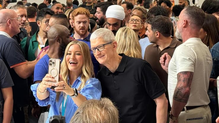 מנכ"ל אפל, טים קוק, באירוע ההשקה של האייפון 17 (דניאלה גינזבורג) מנכ"ל אפל, טים קוק, באירוע ההשקה של האייפון 17