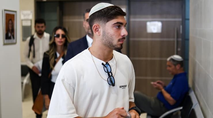 עזו בדיון בבית המשפט