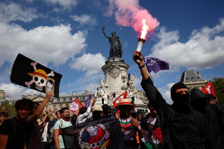 צרפת מחאת לחסום הכול פריז