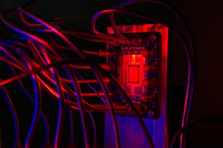 מערכת ננו-חוט עבור מדידות של חומר אפל