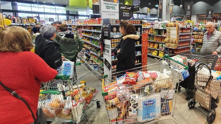 קניות בסופר (צילום: דנה קופל) קניות בסופר