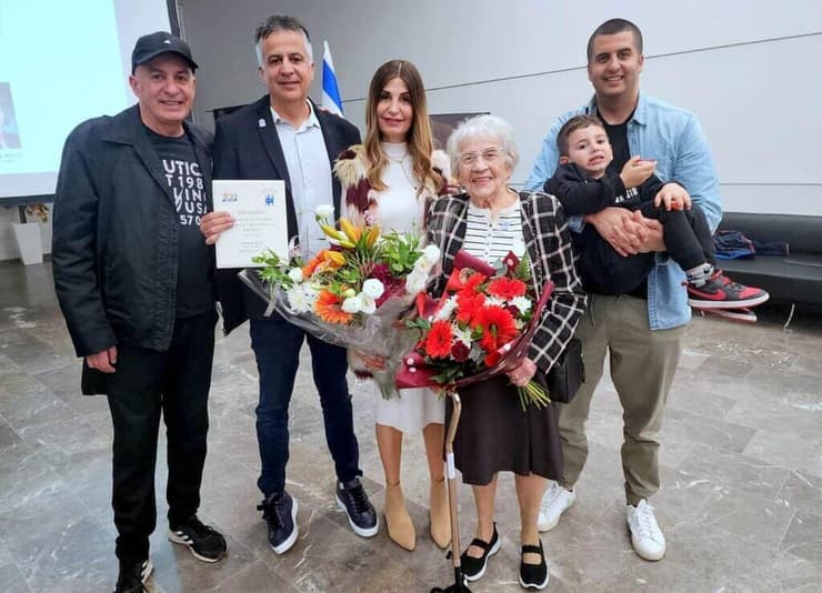 גרה לבד עד גיל 101. רינגר (צילום: באדיבות עמותת "יד עזר לחבר") גרה לבד עד גיל 101. רינגר