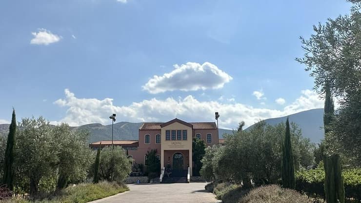 יקב בנמאה - "טוסקנה היוונית" (צילום: נורית גפן) יקב בנמאה - "טוסקנה היוונית"