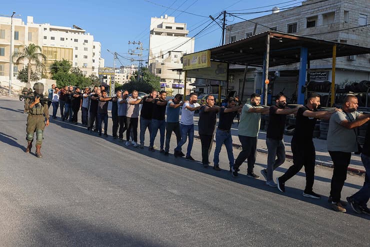 צילום: Jaafar ASHTIYEH / AFP מסע מעצרים רחב שערכו כוחות צה"ל ברחובות העיר טול כרם