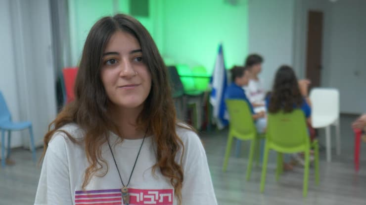 הנחל חוזר לגבולות כתבה ארבעה חניכים