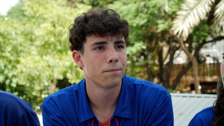 הנחל חוזר לגבולות כתבה שלושה חניכים