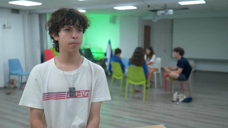 הנחל חוזר לגבולות כתבה ארבעה חניכים