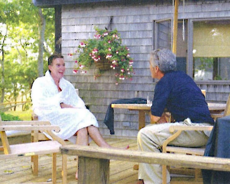 פיטר מנדלסון שגריר בריטניה בארה"ב בצילום עבר שנחשף עם ג'פרי אפשטיין