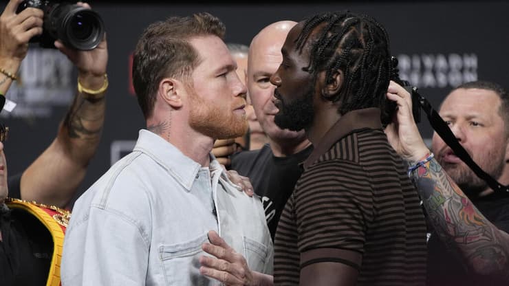 קאנלו (משמאל) מול קרופורד