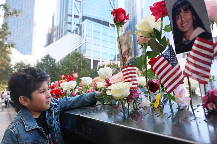 ארה"ב טקסים 24 שנה ל פיגועי 11 בספטמבר קרובי קורבנות אנדרטת 11 בספטמבר ניו יורק