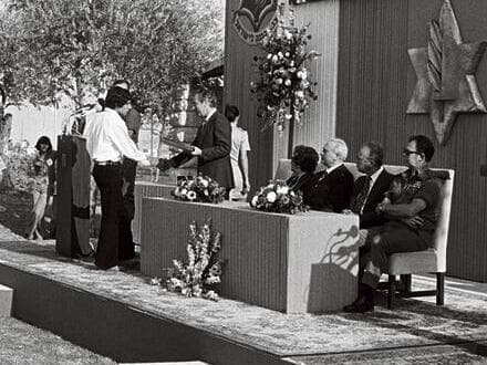 מקבל את עיטור הגבורה אחרי המלחמה. "זה הביך ובלבל אותי" (צילום: דויד רובינגר) פרופ' יובל נריה קיבל את עיטור הגבורה אחרי המלחמה