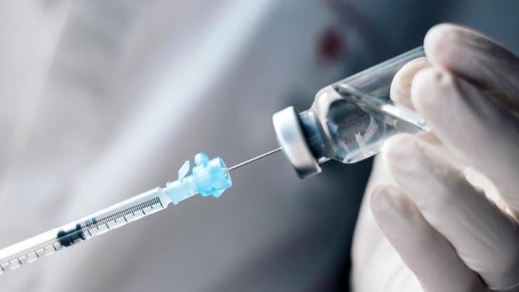 מתוך כלל ההצעות, 350 עוסקות בחיסונים – הנושא המרכזי והמוביל (צילום: shutterstock) חיסון נגד קורונה