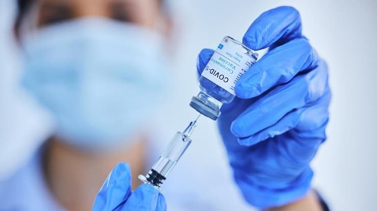 החיסון נגד קורונה שהציל רבים. אילוסטרציה (צילום: shutterstock) חיסון נגד קורונה