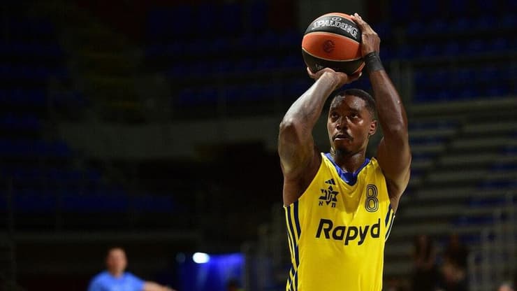 שחקן מכבי ת"א לוני ווקר