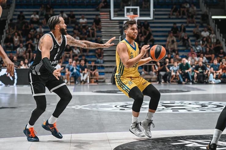 "מאוד חשוב לנו לעשות עונה טובה יותר ביורוליג, הייתה לנו שנה מאוד קשה בכל ההיבטים" (צילום: Partizan Mozzart Bet) תמיר בלאט