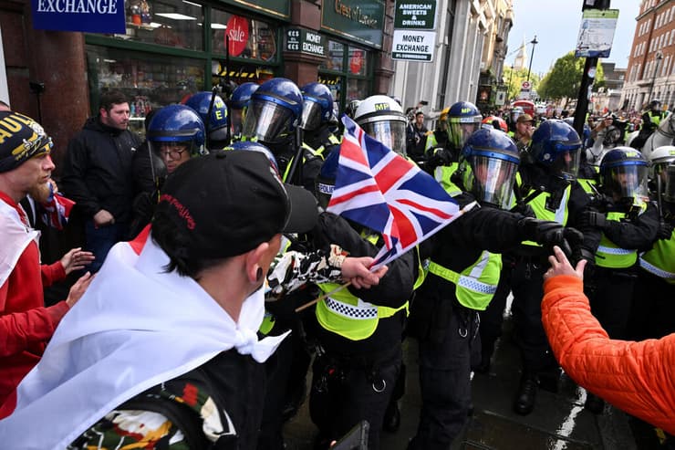 לונדון הפגנה מחאת ענק לאחד את הממלכה בריטניה ימין נגד מהגרים