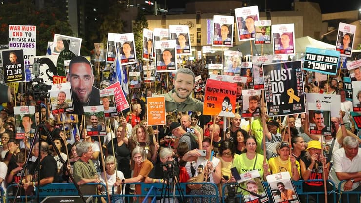 עצרת בכיכר החטופים