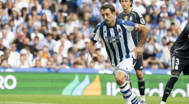 מיקל אויירסבאל בדרך לבעוט את הפנדל (La Liga) מיקל אויירסבאל בדרך לבעוט את הפנדל