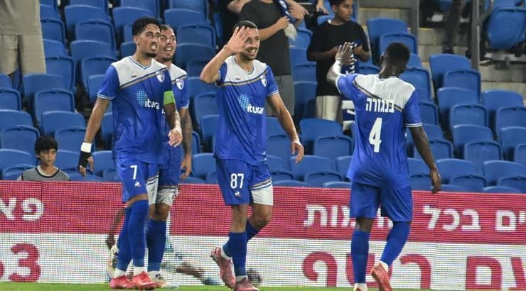 חיוכים בצד של עירוני קריית שמונה (ראובן שוורץ) חיוכים בצד של עירוני קריית שמונה