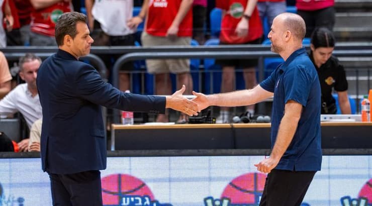 דימיטריס איטודיס ועמית שרף בפתיחה (רועי כפיר) דימיטריס איטודיס ועמית שרף בפתיחה