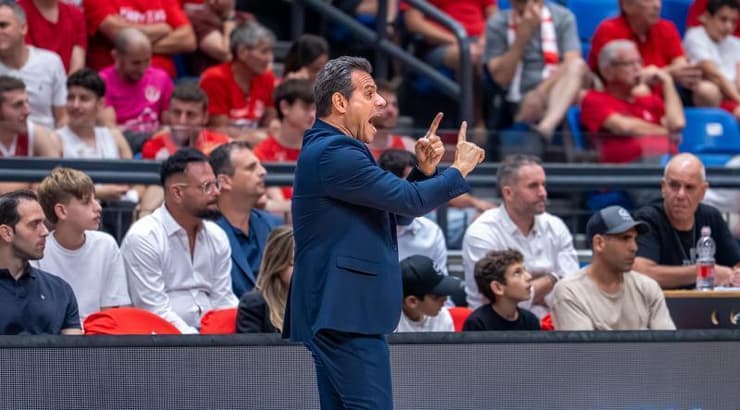 דימיטריס איטודיס על הקווים (רועי כפיר) דימיטריס איטודיס על הקווים