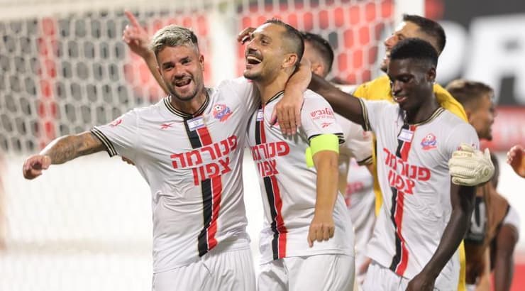 שחקני הפועל חיפה חוגגים (עמרי שטיין) שחקני הפועל חיפה חוגגים