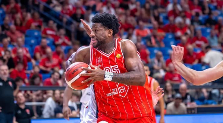 דן אוטורו עולה לסל (רועי כפיר) דן אוטורו עולה לסל