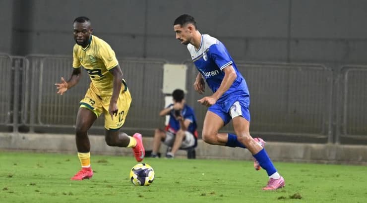 מוחמד אבו רומי עם הכדור (ראובן שוורץ) מוחמד אבו רומי עם הכדור