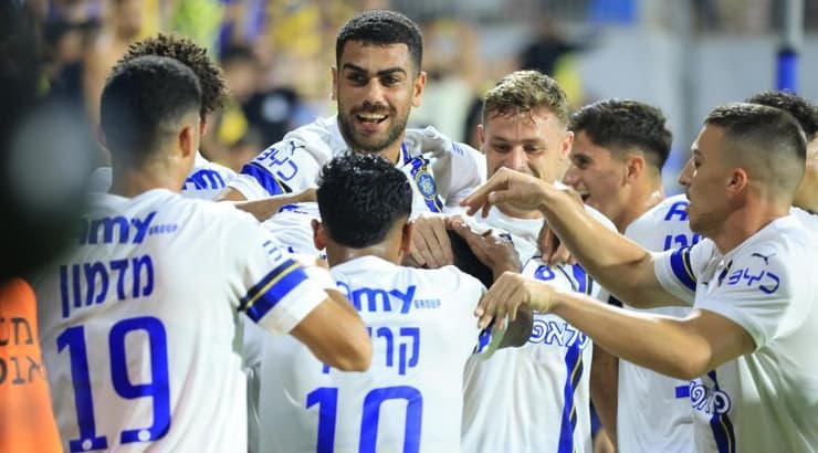 שחקני מכבי תל אביב מאושרים (חג'אג' רחאל) שחקני מכבי תל אביב מאושרים