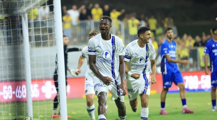 מוחמד קמארה חוגג את השער שנפסל (חג'אג' רחאל) מוחמד קמארה חוגג את השער שנפסל