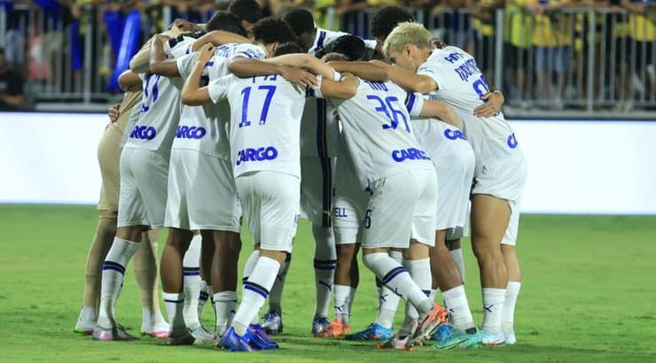 שחקני מכבי תל אביב בשיחה קבוצתית אחרונה (חג'אג' רחאל) שחקני מכבי תל אביב בשיחה קבוצתית אחרונה