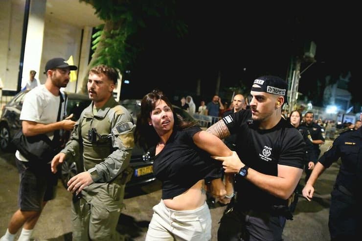 מעצרים אלימים בפתח תקווה 