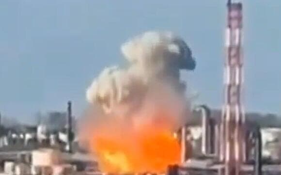 כטב"ם מתקפה של אוקראינה בית זיקוק ב רוסיה