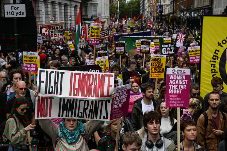 הפגנת-נגד עמדו נגד גזענות בעקבות מחאת לאחד את הממלכה של הימין הבריטי ב לונדון