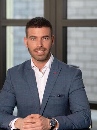 עו"ד יקיר שקרצי