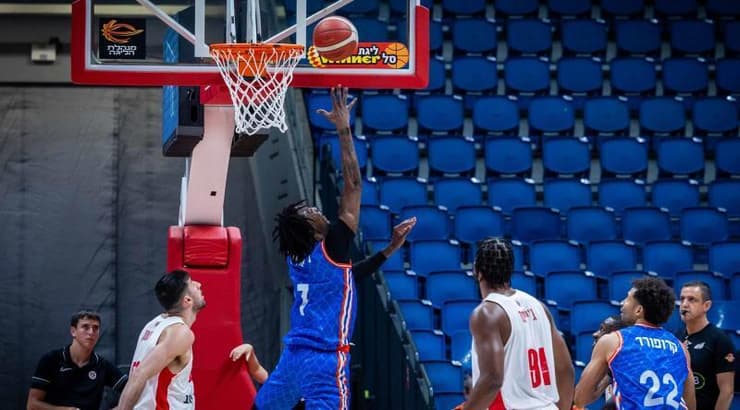 ז'ורדאן ניקוליס מטביע