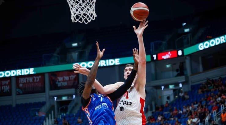 דמיטרו סקפינצב נגד ז'ורדאן ניקוליס