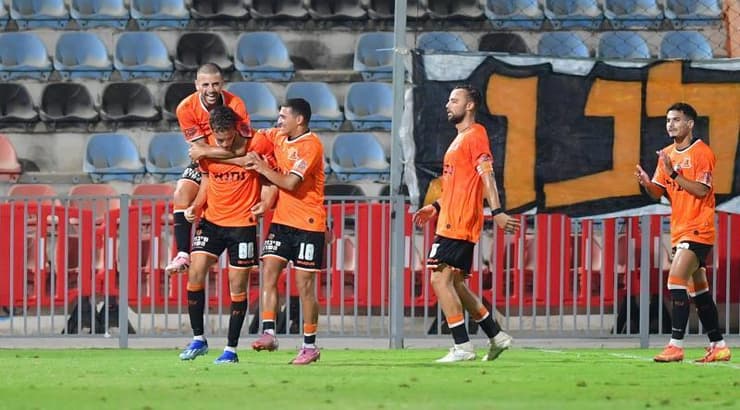 שחקני בני יהודה חוגגים