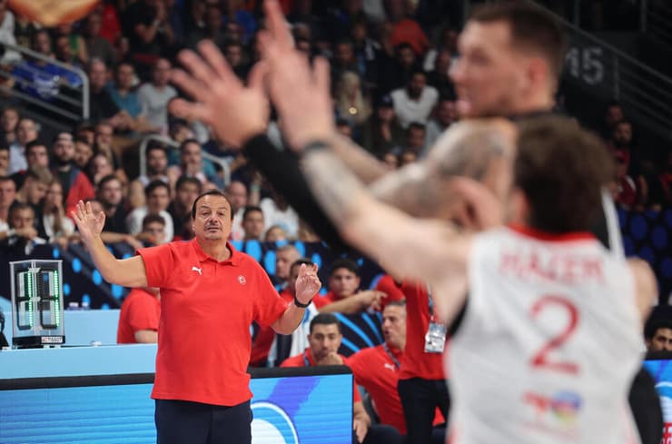 נותר מבואס. עתמאן (צילום: REUTERS/Yiannis Kourtoglou) עתמאן