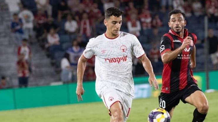 קבע שיא מועדון חדש. ביטון (צילום: אלכס קולומויסקי) ביטון